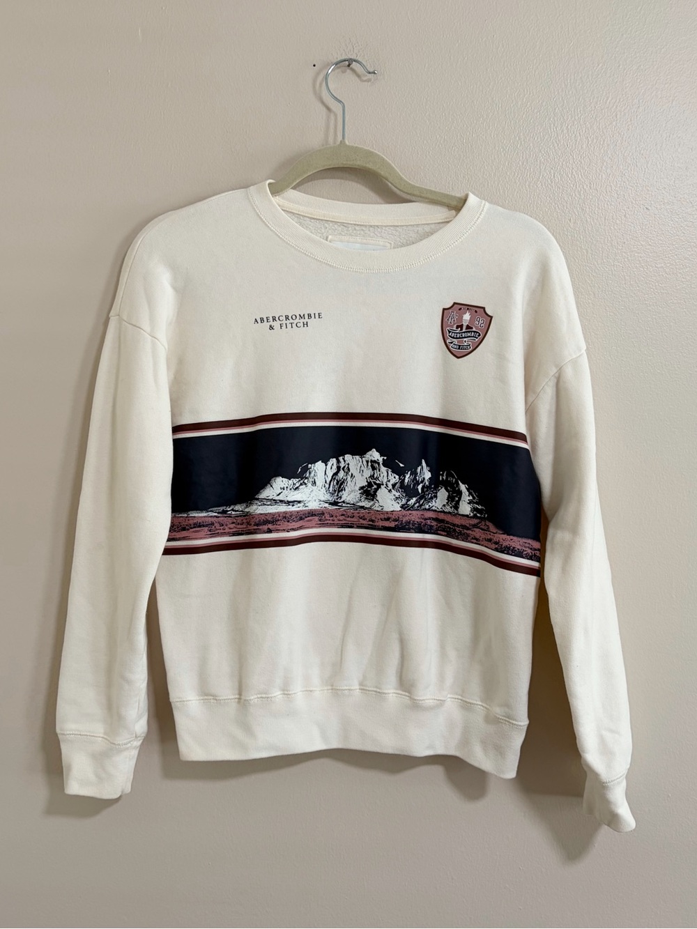Abercrombie Kids Cream Crewneck Sweater with Mountain Graphic Size 13/14
